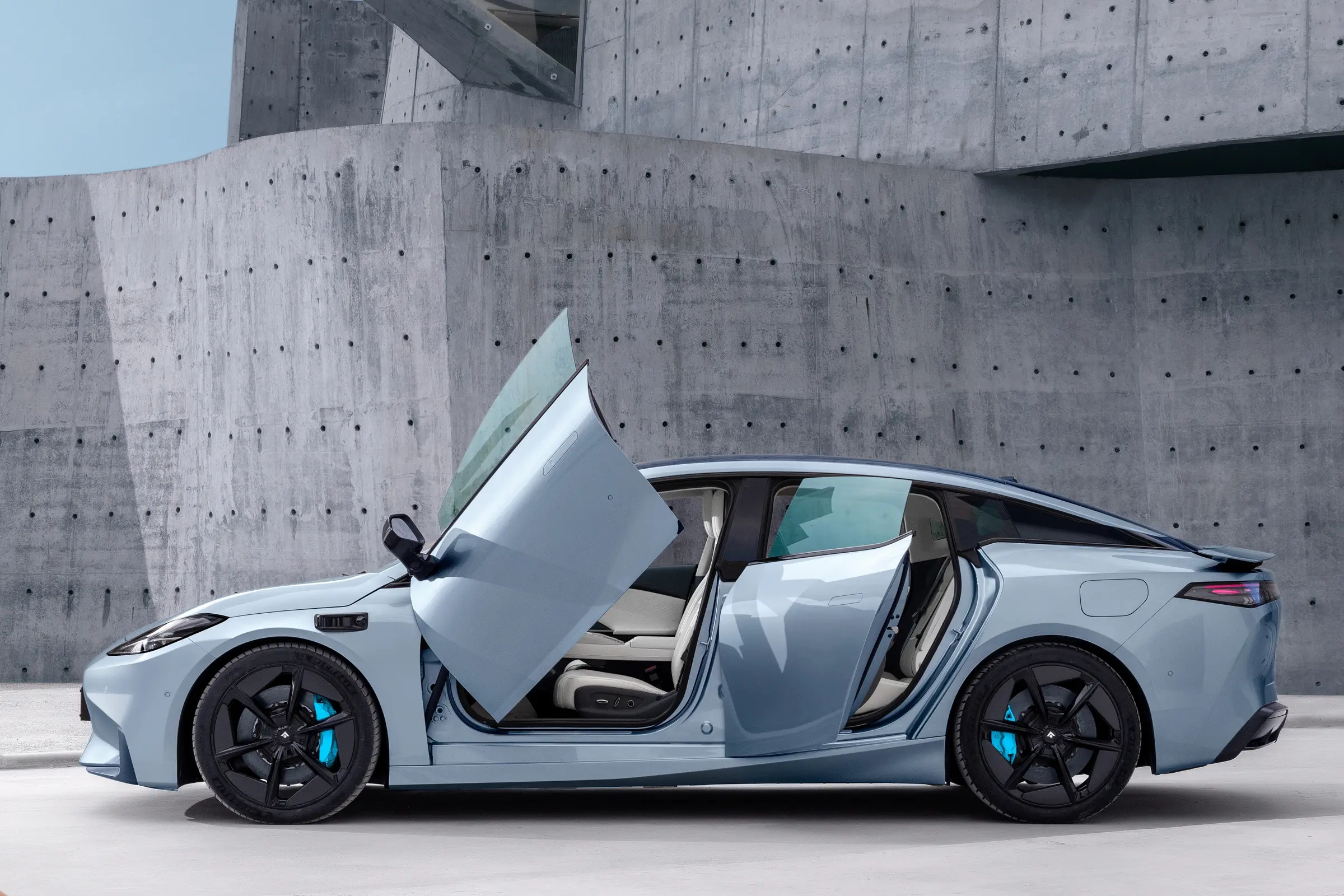 2024 0km Used Sedan Sport Cars 180kw 245ps Seven Wings 560KM GAC Aion Hyper GT 2023 Electric Sedan Car Electric Adjustment