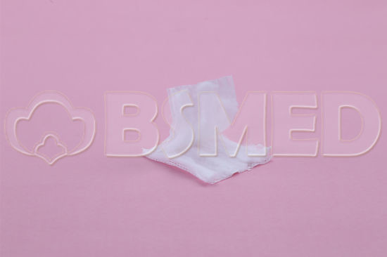 Surgical Dressing 0.4 - 0.6g Square Cotton Pads , Plain Pattern Cosmetic Cotton Pads