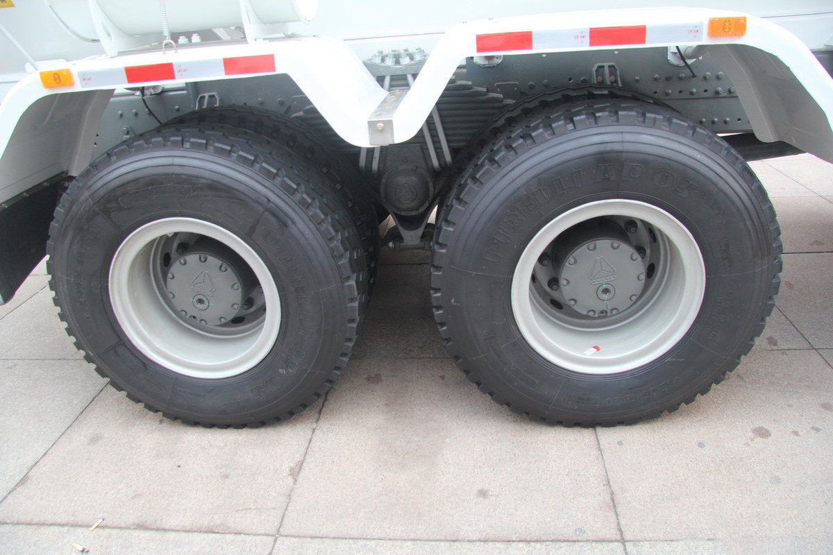 Sinotruk SITRAK C7H Heavy Duty Truck Diesel 16-Speed 400HP 8X4 6.5m3 Concrete Mixer Truck