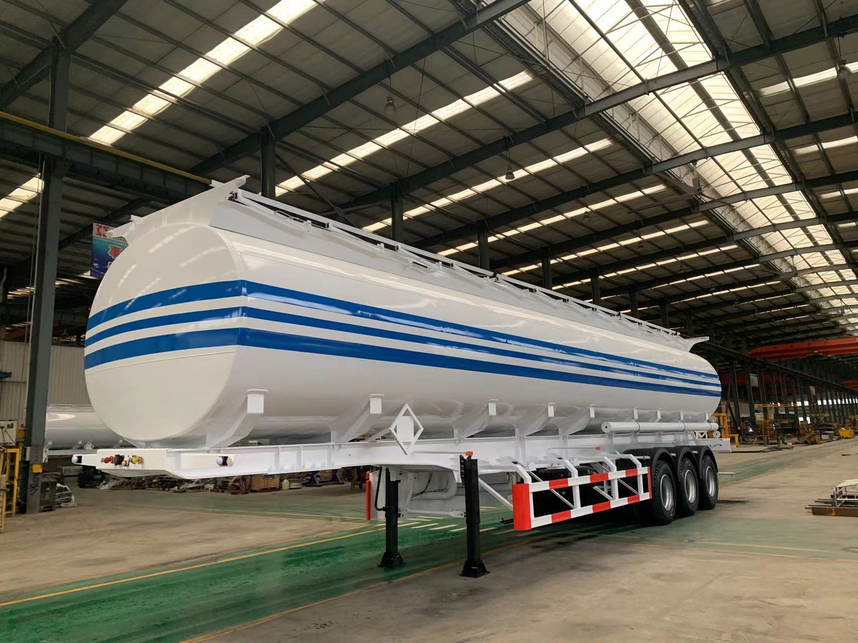 Customized 2/3/4 Axle Fuel Tank Semi Trailer with 4000/45000 Litres Capacity