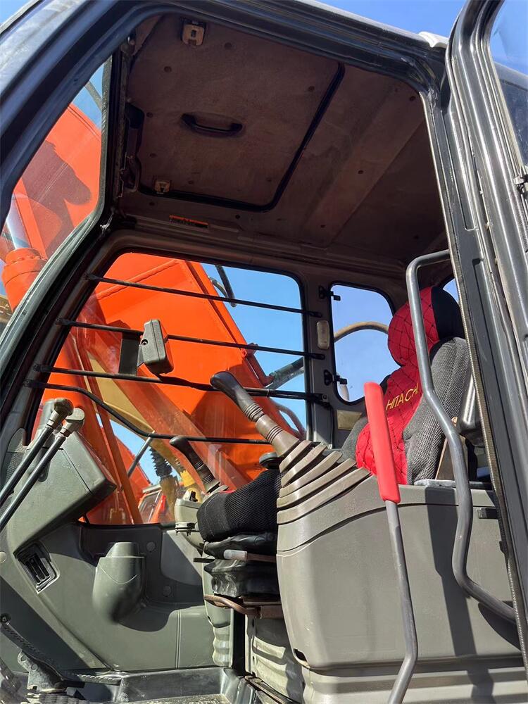 110KW Hydraulic Valve Original Hitachi ZX200 Excavator In Shanghai