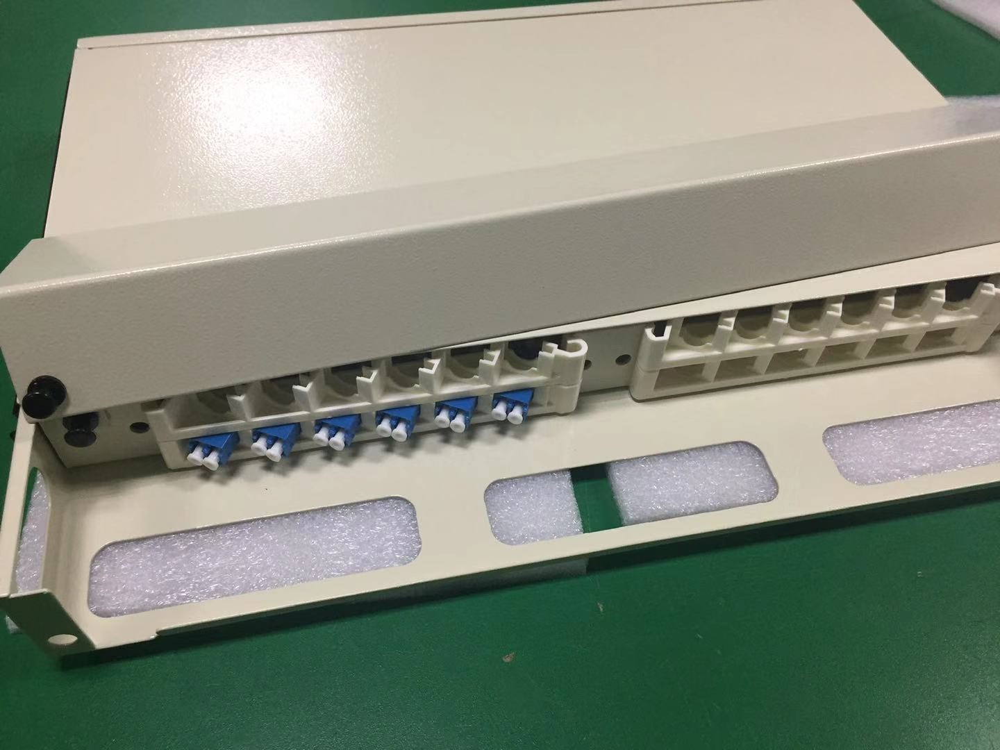 ODF Fiber Optic Patch Panel 1U 24 Ports Sliding Type With Front Dust Cover