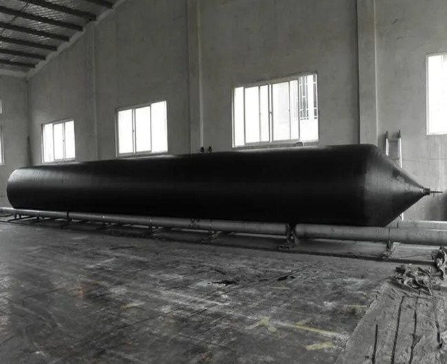 Smooth Rubber Marine Air Bag Cylindrical Shape For Ship / Vessel / Docking