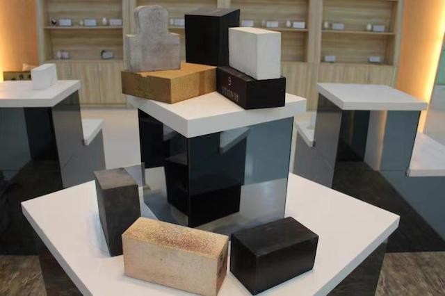 Thermal Shock Resistance Magnesia Carbon Bricks Refractory Brick Custom Made