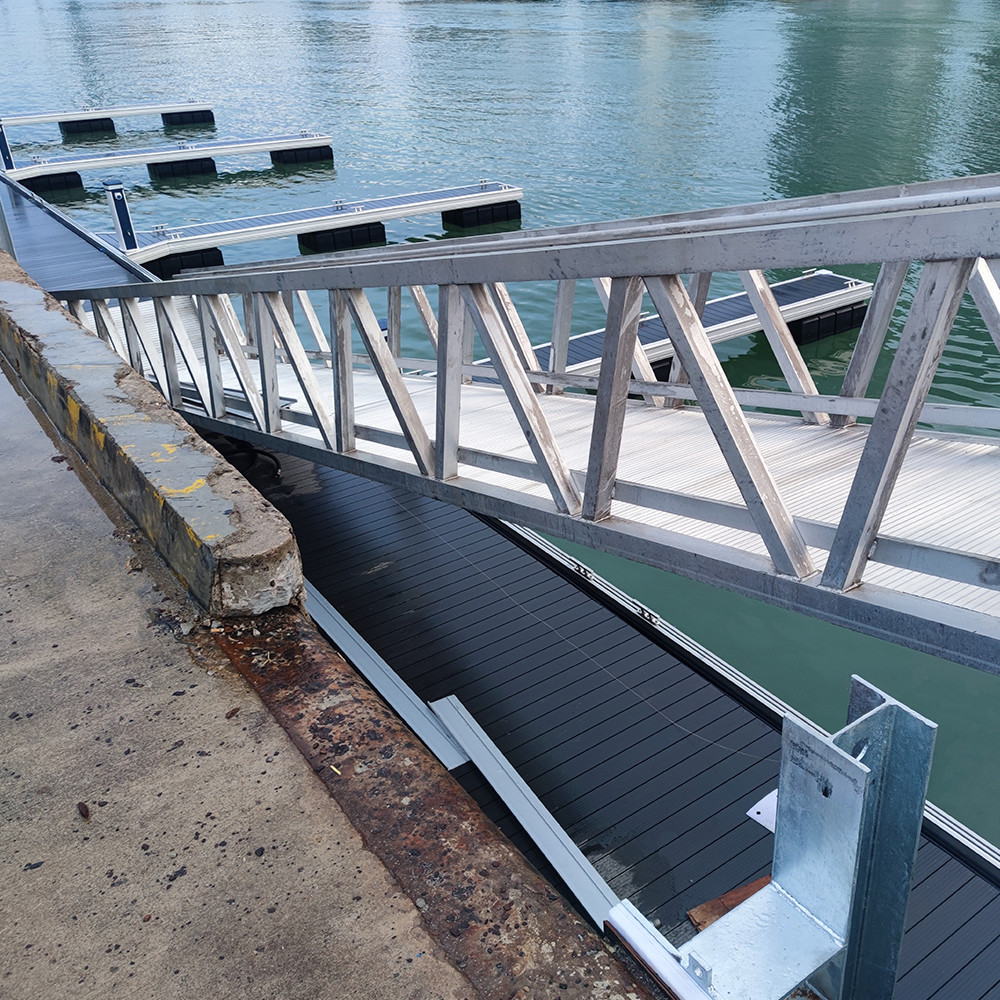 Silver Marine Aluminum Gangways 6061-T6 Alloy Floating Dock Customization Sturdy Design