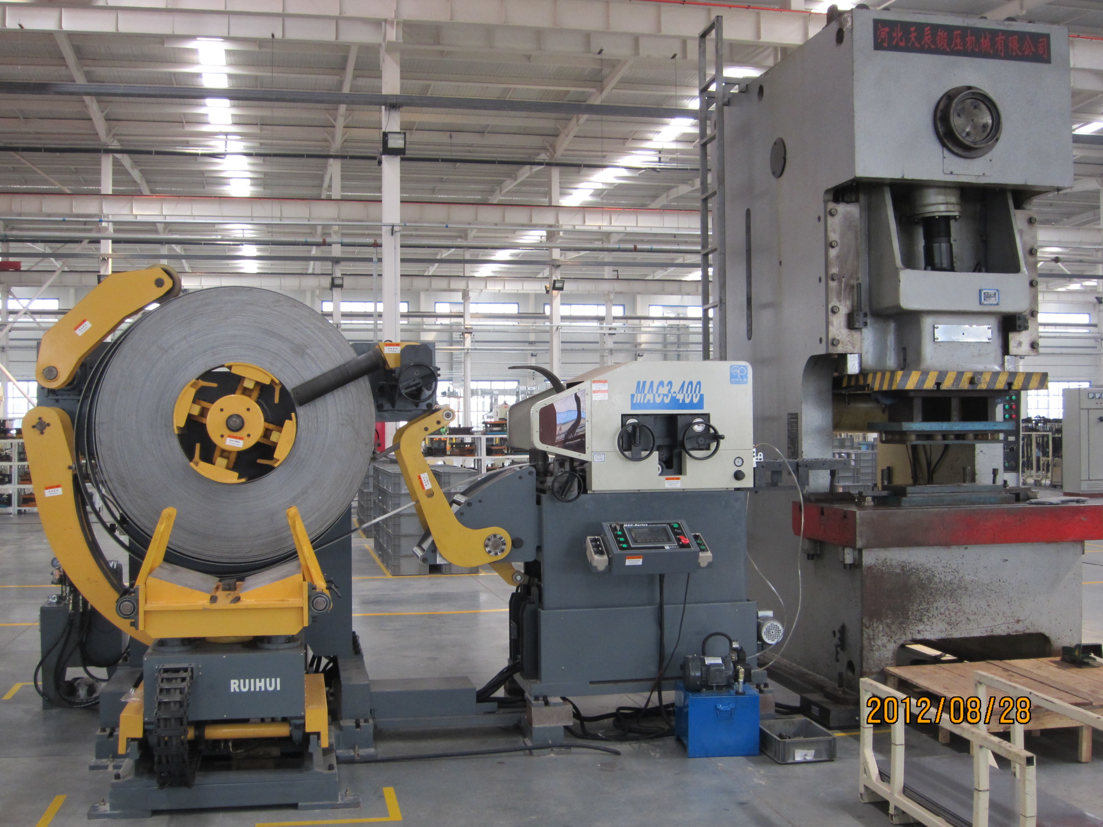 Metal Sheet Stamping Mandrel Expansion Decoiler Straightener Feeder Speed 16~24 M / Min