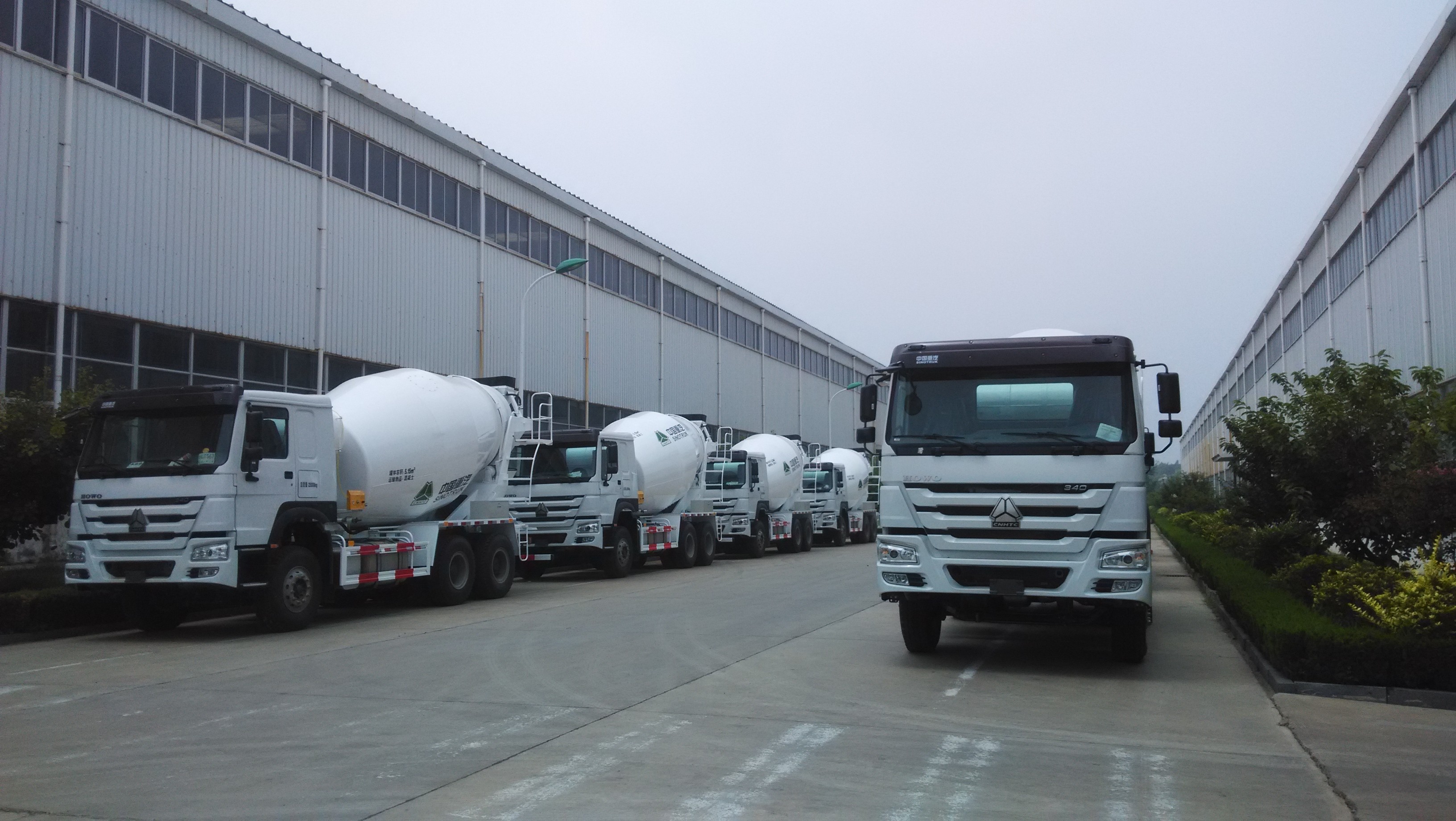 8cbm Cement Mixing Trucks , Concrete Mixing Transport Truck 336 HP