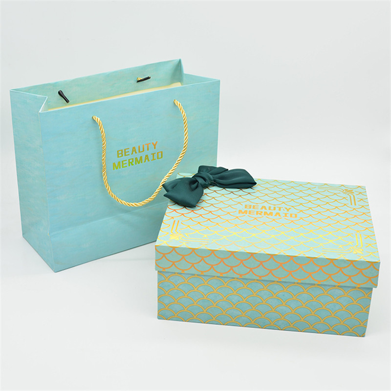 CMYK Printing Cosmetic Shopping Bag , 140g Makeup Paper Bag