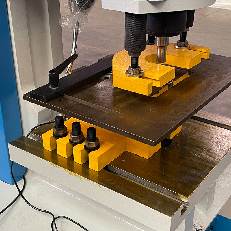 High Pressure 120T Punching Thickness 28mm Hydraulic Ironworker Machine, 2355*960*2200mm Dimension