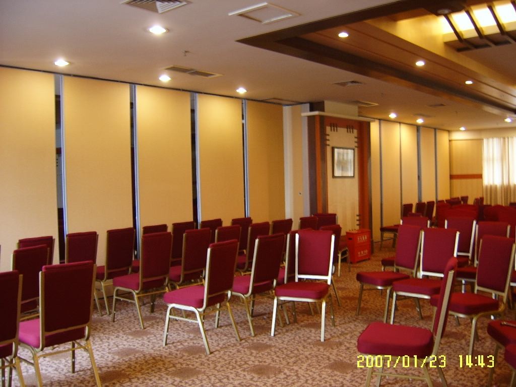 Philippines Operable Wall System Wood Sliding Folding Acoustic Partitions For Conference Hall