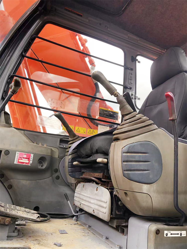 Imported Original Hitachi ZX200-5 Used Crawler Excavator 20 Tons for Construction Job
