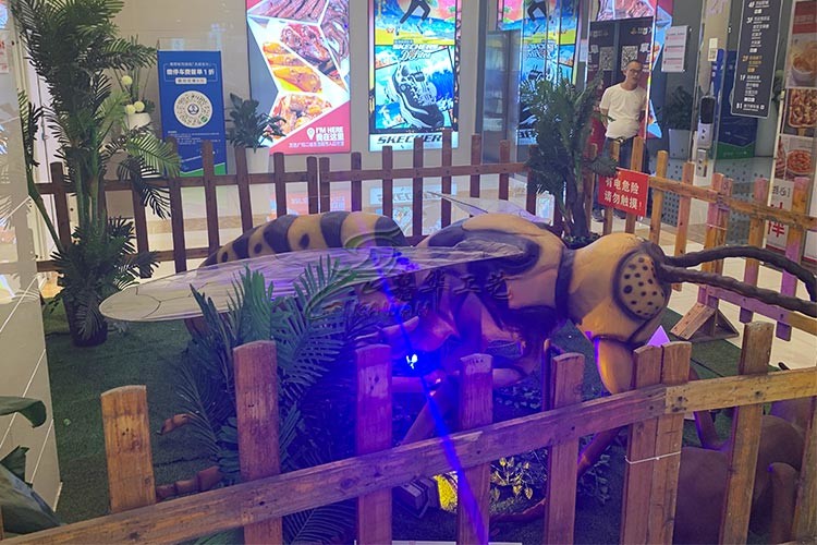 Realistic Animatronic Insects Honeybee For Outdoor Kids Amusement Park