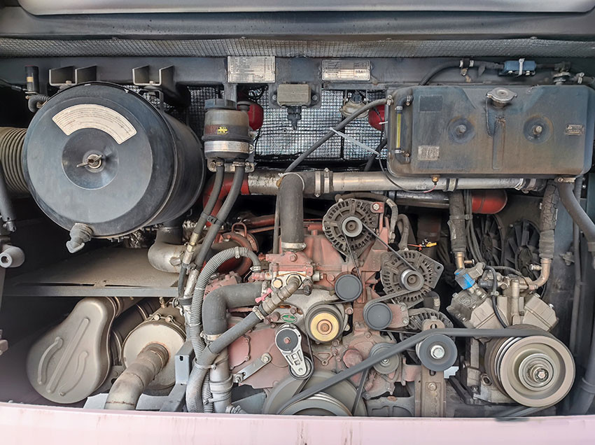 Luxury Pink Used Yutong Buses Euro 5 LHD Used Diesel Shuttle Bus For Sale