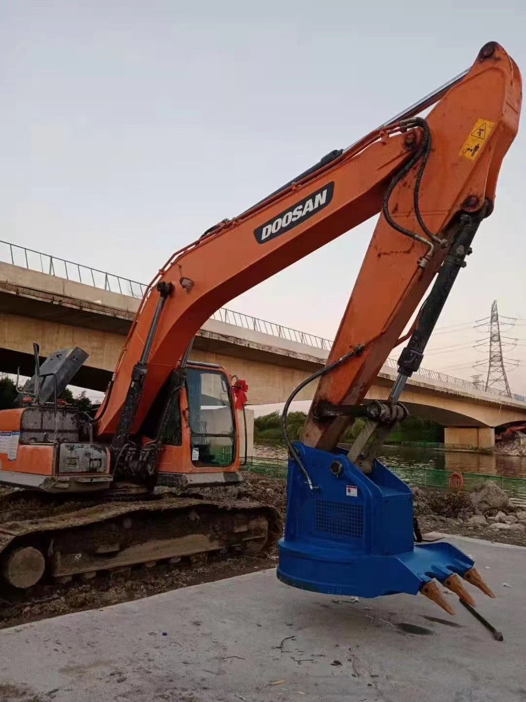 16-25 Ton Scrap Handling Hydraulic Magnet 10kw Mini Excavator Attachment