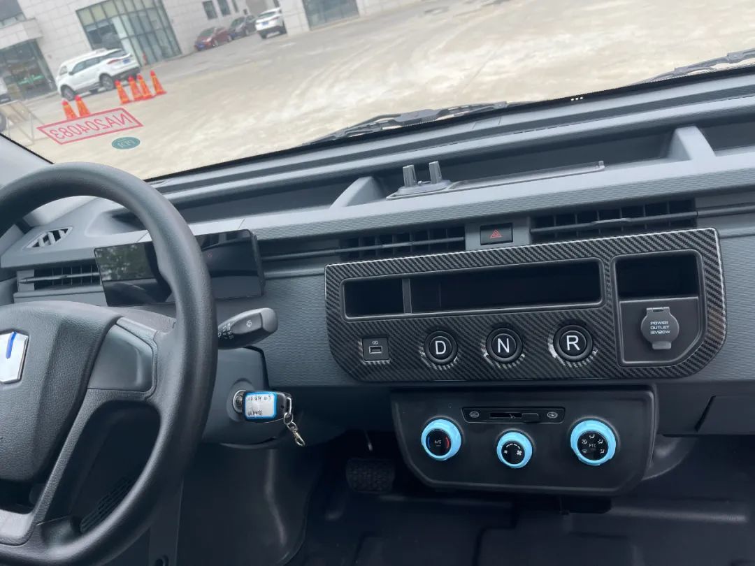 Geely Farizon V6E Electric Mini EV Cargo Van with Large Space and Energy-Saving Lithium Iron Phosphate Battery