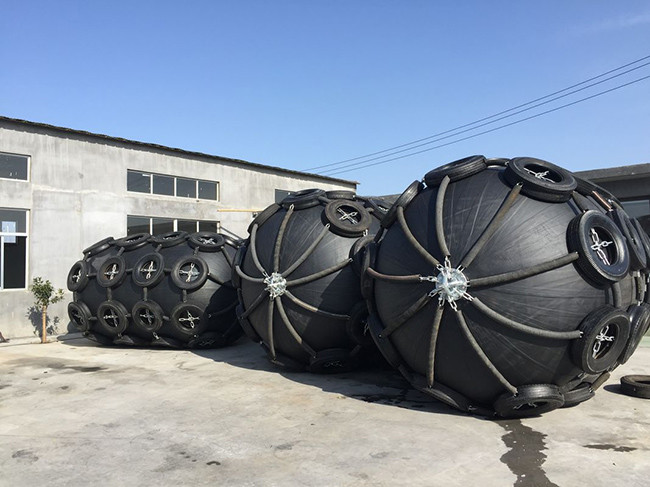 Iso17357 Yokohama Rubber Fender Marine Floating Pneumatic For Vessels