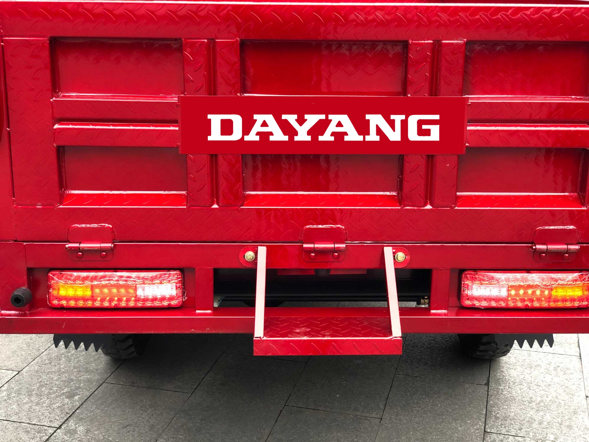 DAYANG 200CC Lifan CCC Origin Red Heavy Loading Truck Tricycle with Super Cold Engine