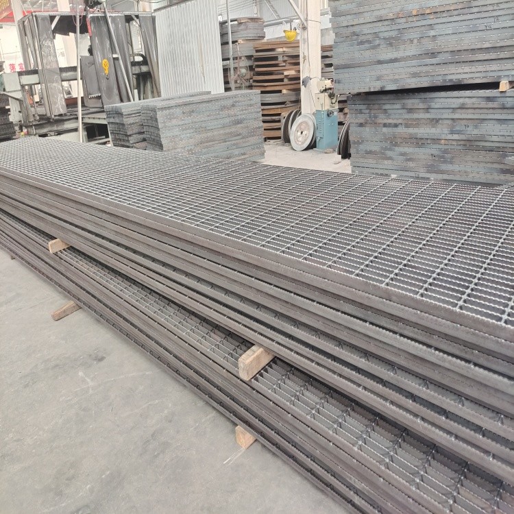 G325/40/100 Steel serrated black Grating 1000*6000mm