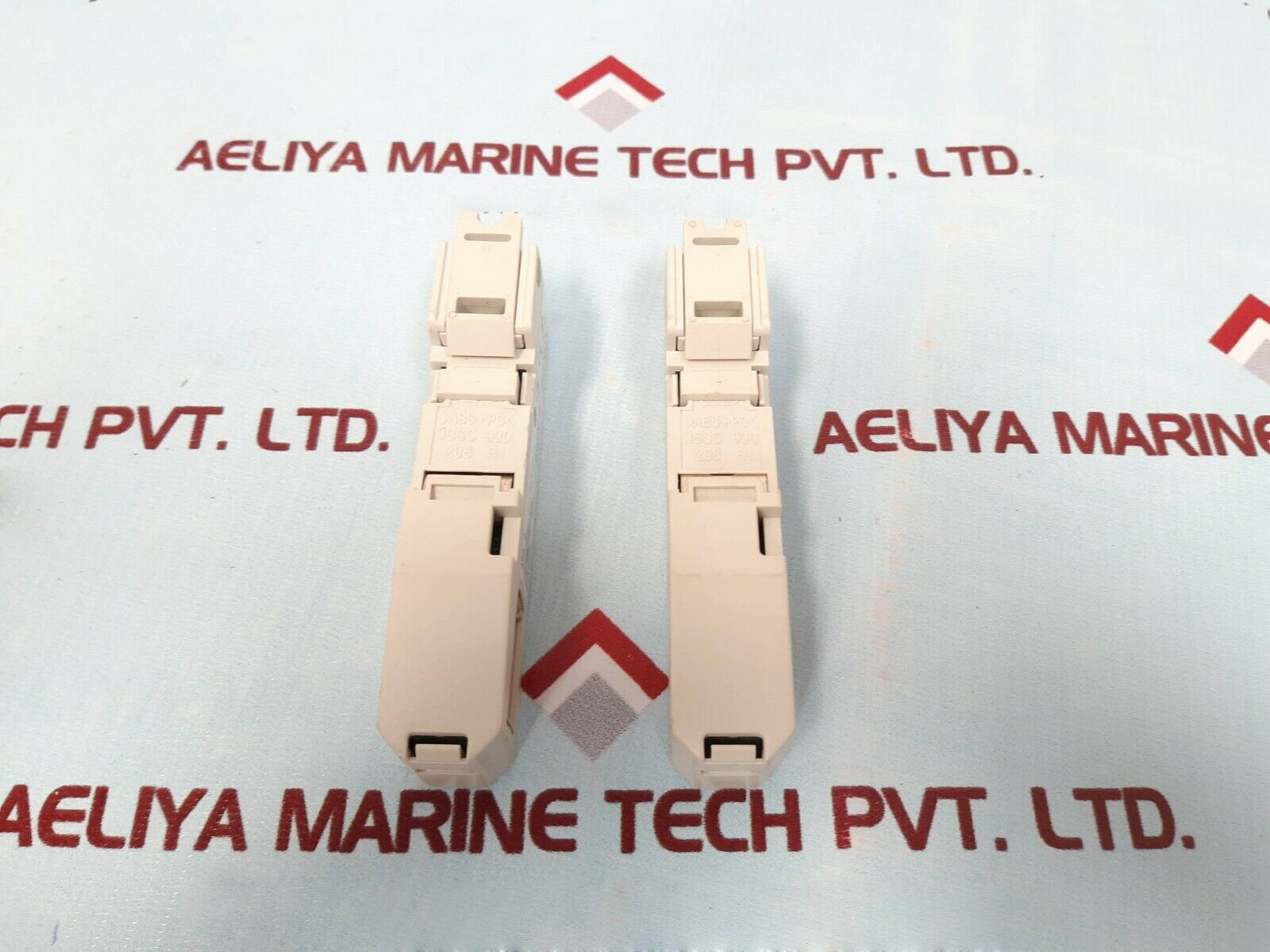 TB806 3BSE008536R1 Bus Inlet, One required per extension cable TK801,brand new and original.