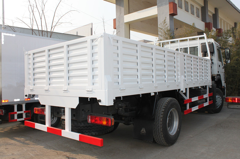 Sinotruk Small Cargo Truck 10T 15T 16T 4x2 Howo Sidewall Cargo Truck