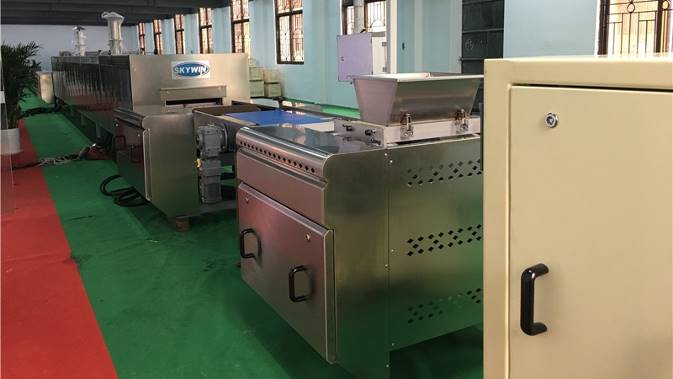 Hot Sales Biscuit Making Machine Chocolate Injection Cream Filled Snack Food Machinery