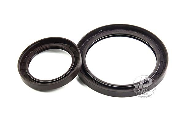 Engine Diesel 4D95 6D95 Crankshaft Oil Seal 6D105 S6D107 S6D108