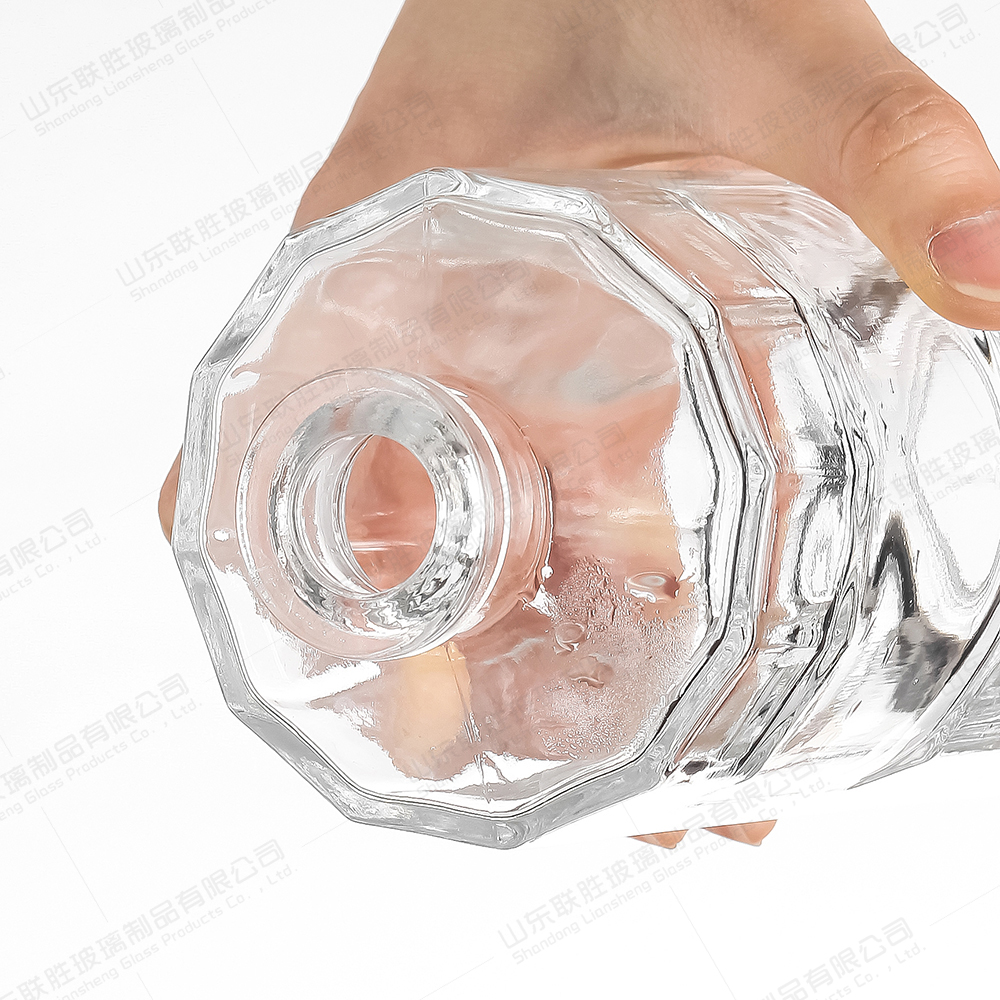 Vodka Wine Glass Bottle with Customized Bottle Color and Beautiful Crystal Design Bulk