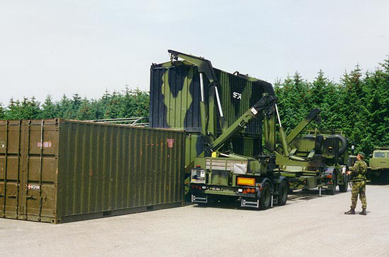 SINOTRUK XCMG 20ft Container Trailer , Freight Handling Equipment Remote Control