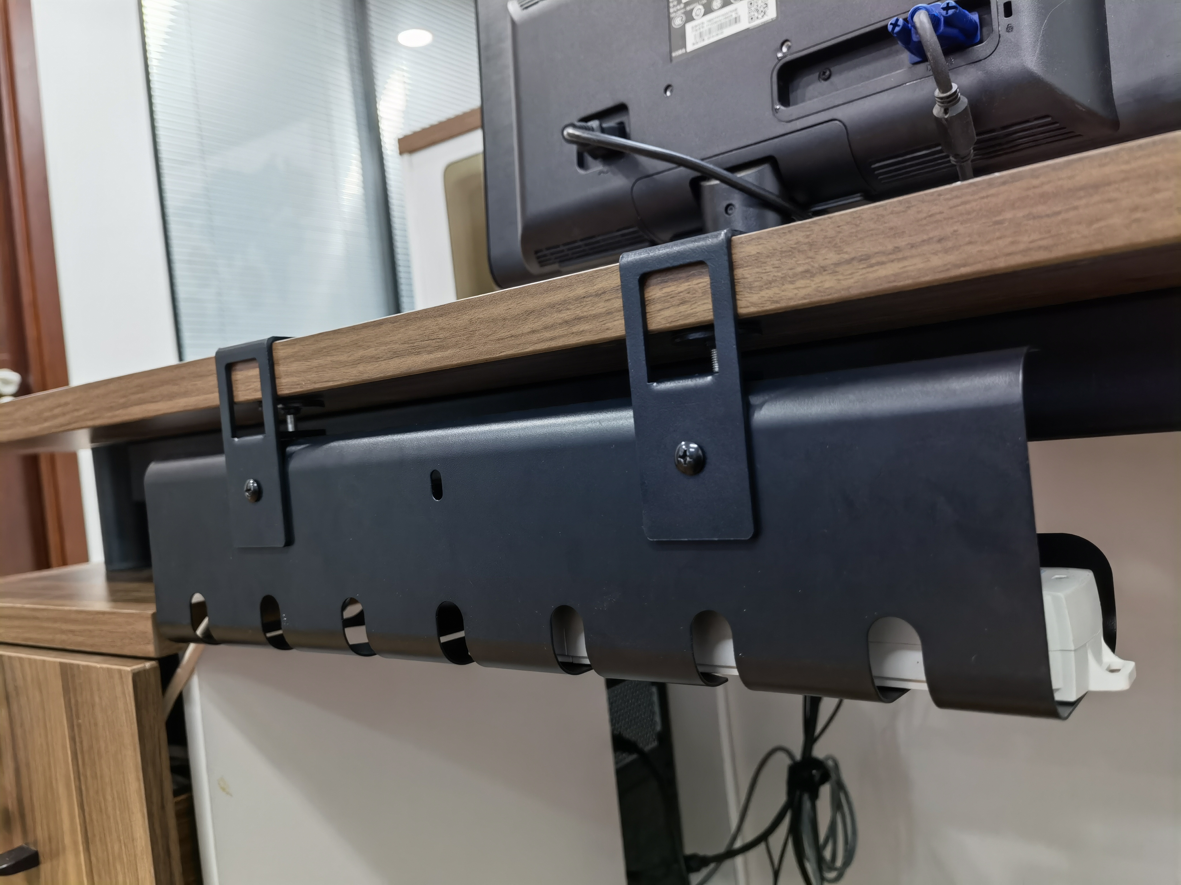 Home Office Under Desk Tidy with Customized Logo Acceptable Metal Cable Management