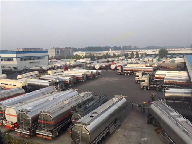 4 Compartments Fuel Tanker Semi Trailers Tri-Axles 45000 Liters Petrol Tankers