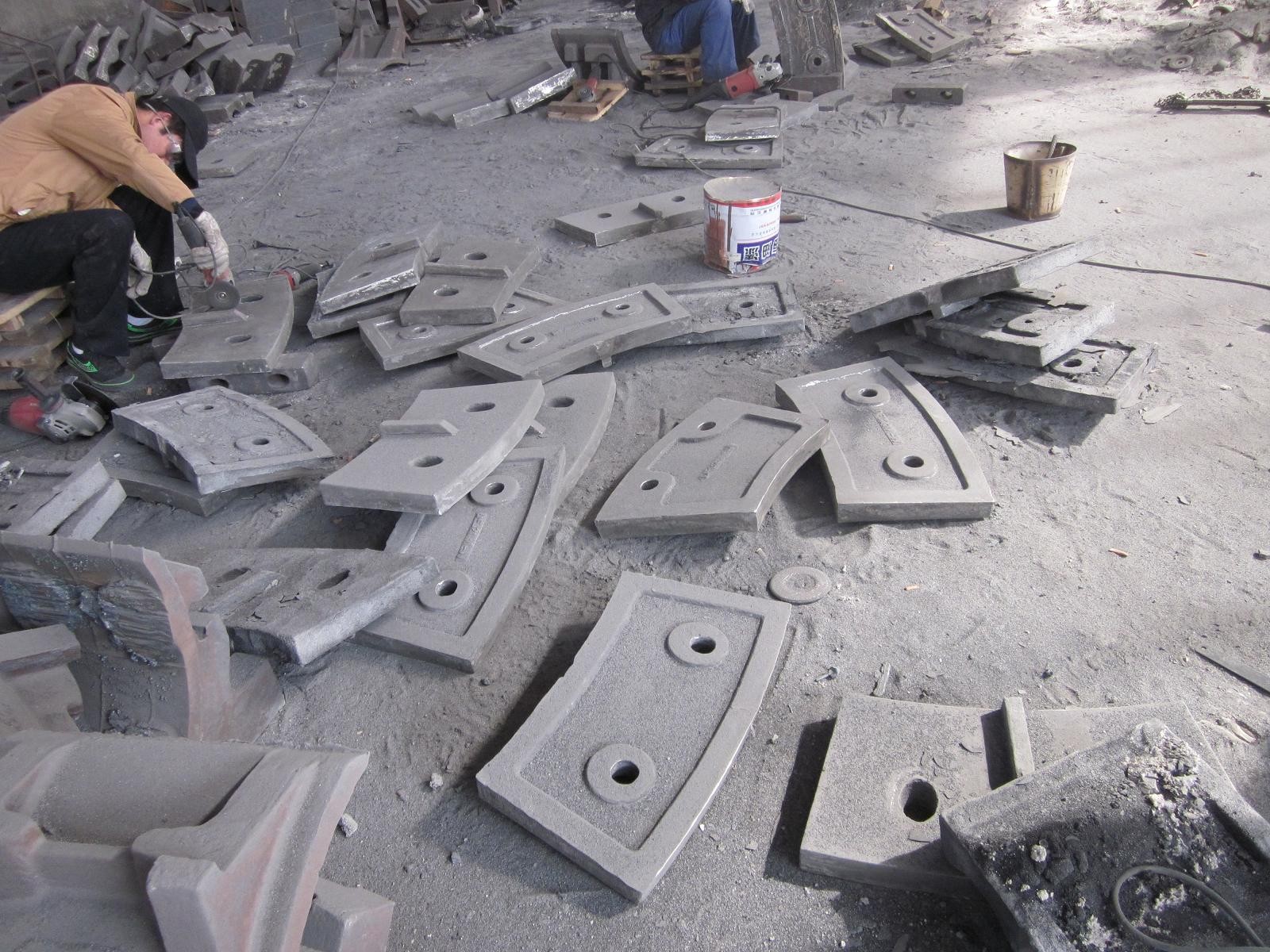 High Chrome White Iron Bolt Hole Mill Lining System For The Outer End Liners
