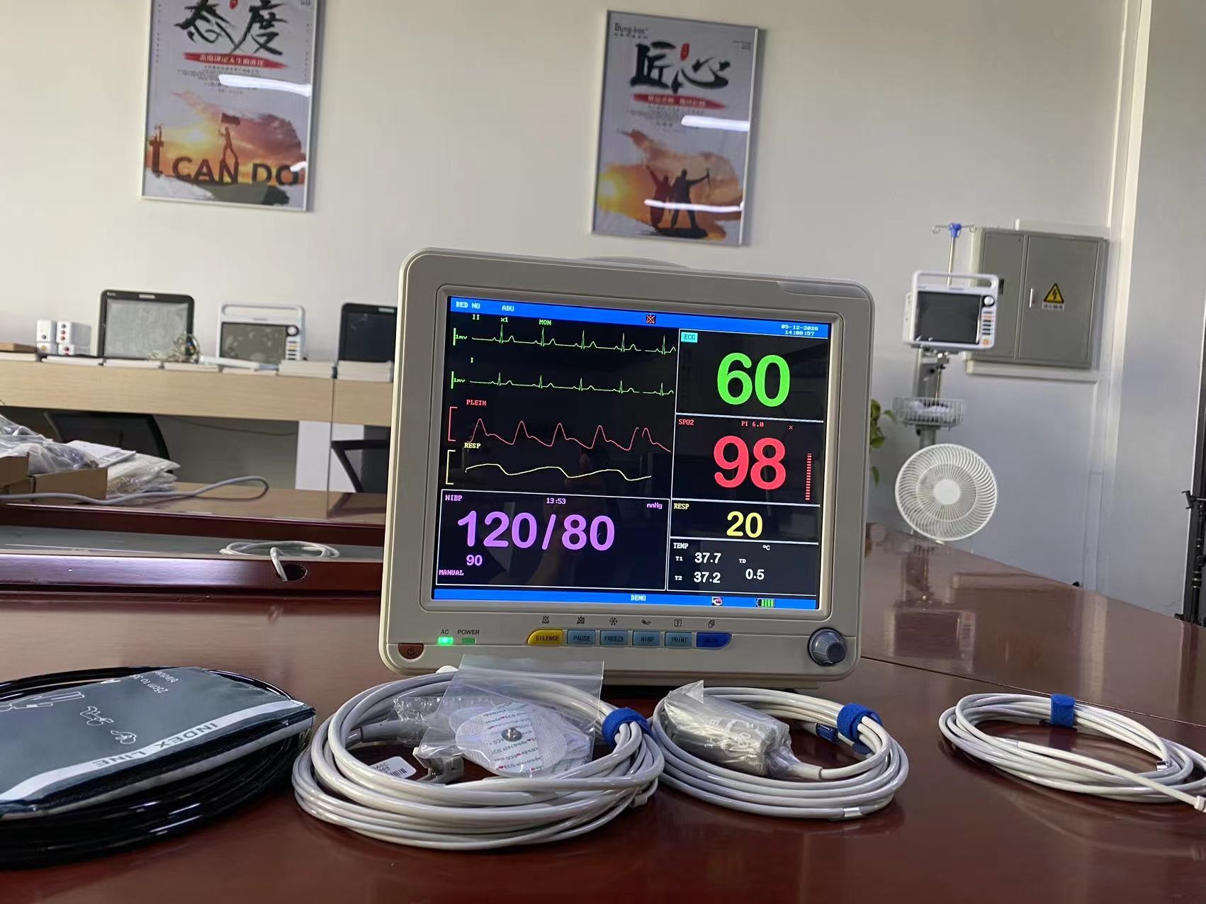 High Accuracy Portable Multi Parameter Patient Monitor With 12.1 Inch TFT LCD Screen