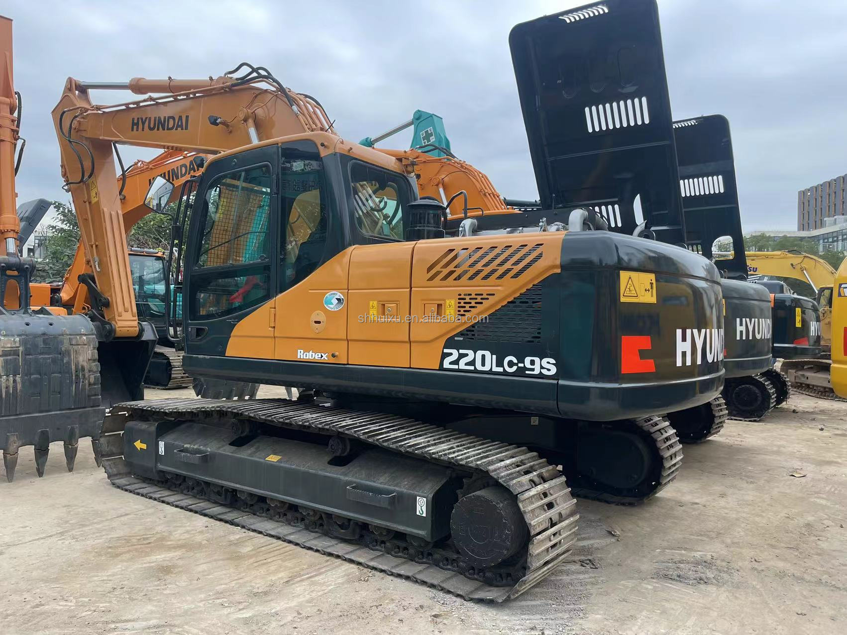 Used Big Crawler Excavator Hyundai 220 Digger Used Large Excavator 22 Tons Second Hand Digger