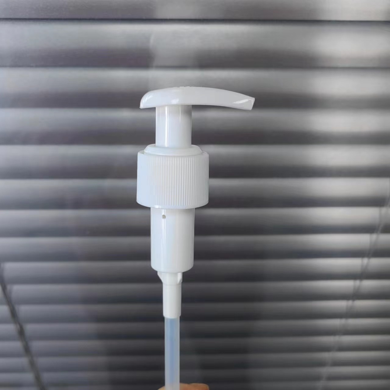 Left Right Lock Shampoo Lotion Dispenser Pump PP PE Material 1.20 - 1.50ml/T