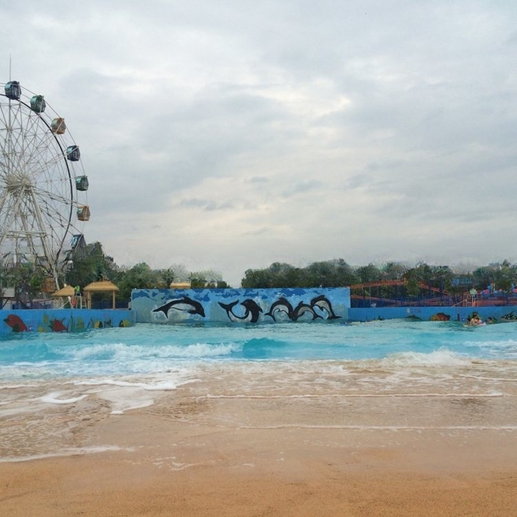 Wave Pool Construction for Water Park