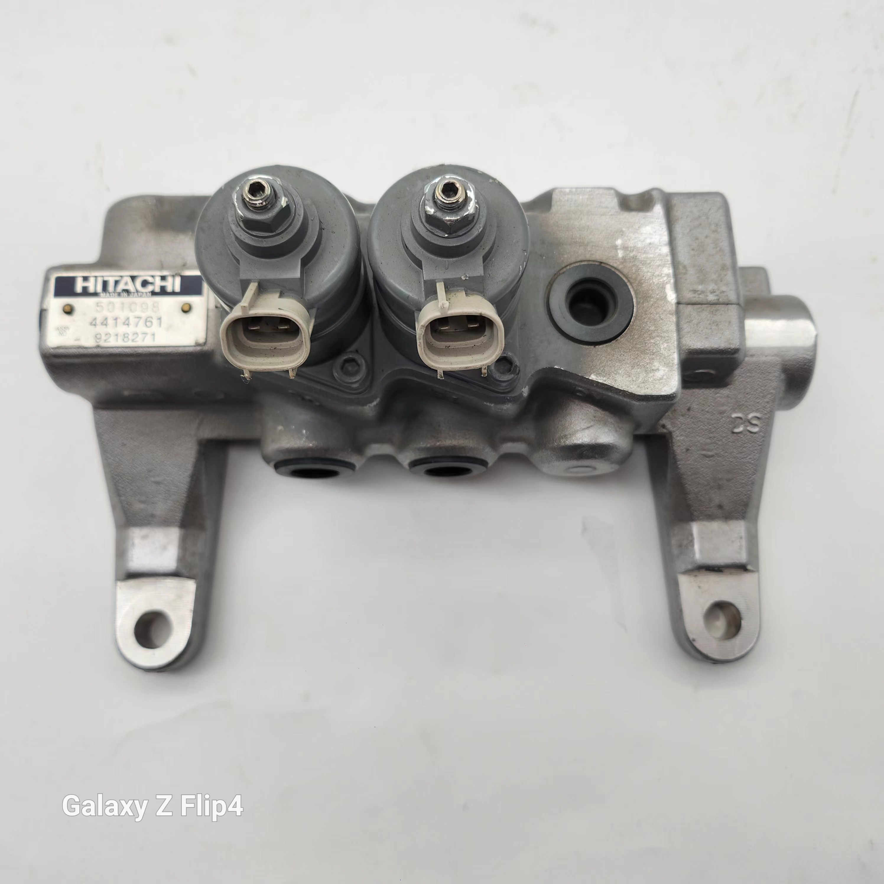 ZX110M Zx138MF ZX120 ZX200 Main Hydraulic Control Solenoid Valve 9221114 4414761