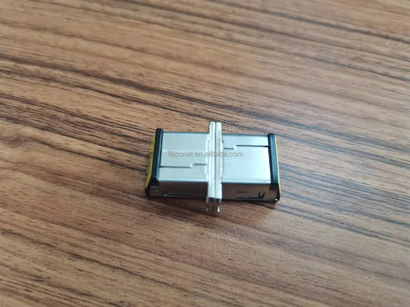 FTTH MPO Simplex/Duplex Fiber Optic Hybrid Metal Material Shutter Angled Hybrid Sm Mu/MTRJ Adapter