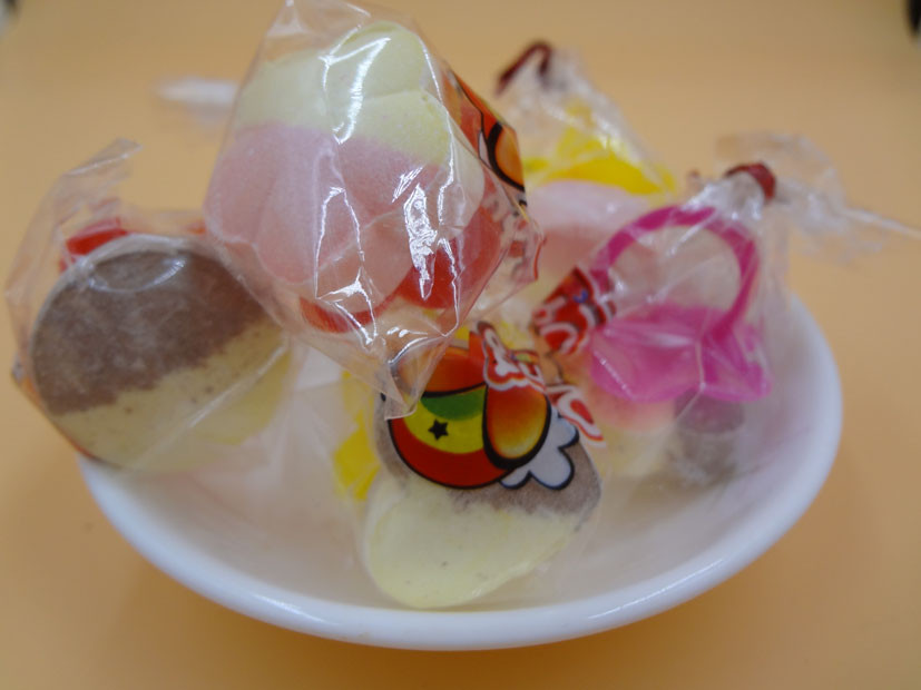 Ring shape compressed milk candy packed in plastic jar milk chocolate strawberry flavor