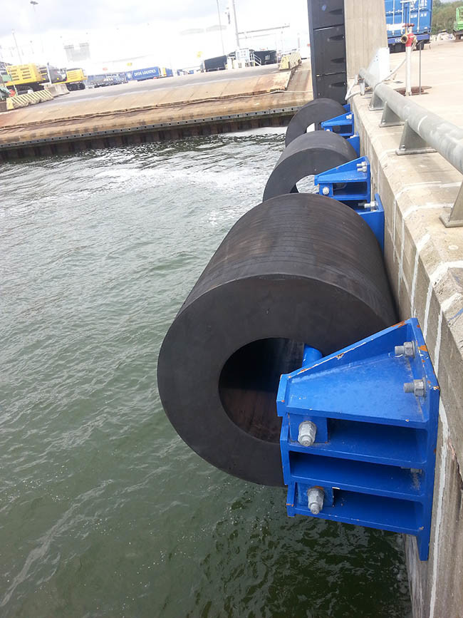 Advanced Cylindrical Marine Fenders Inflatable Yacht Rubber High Resilience