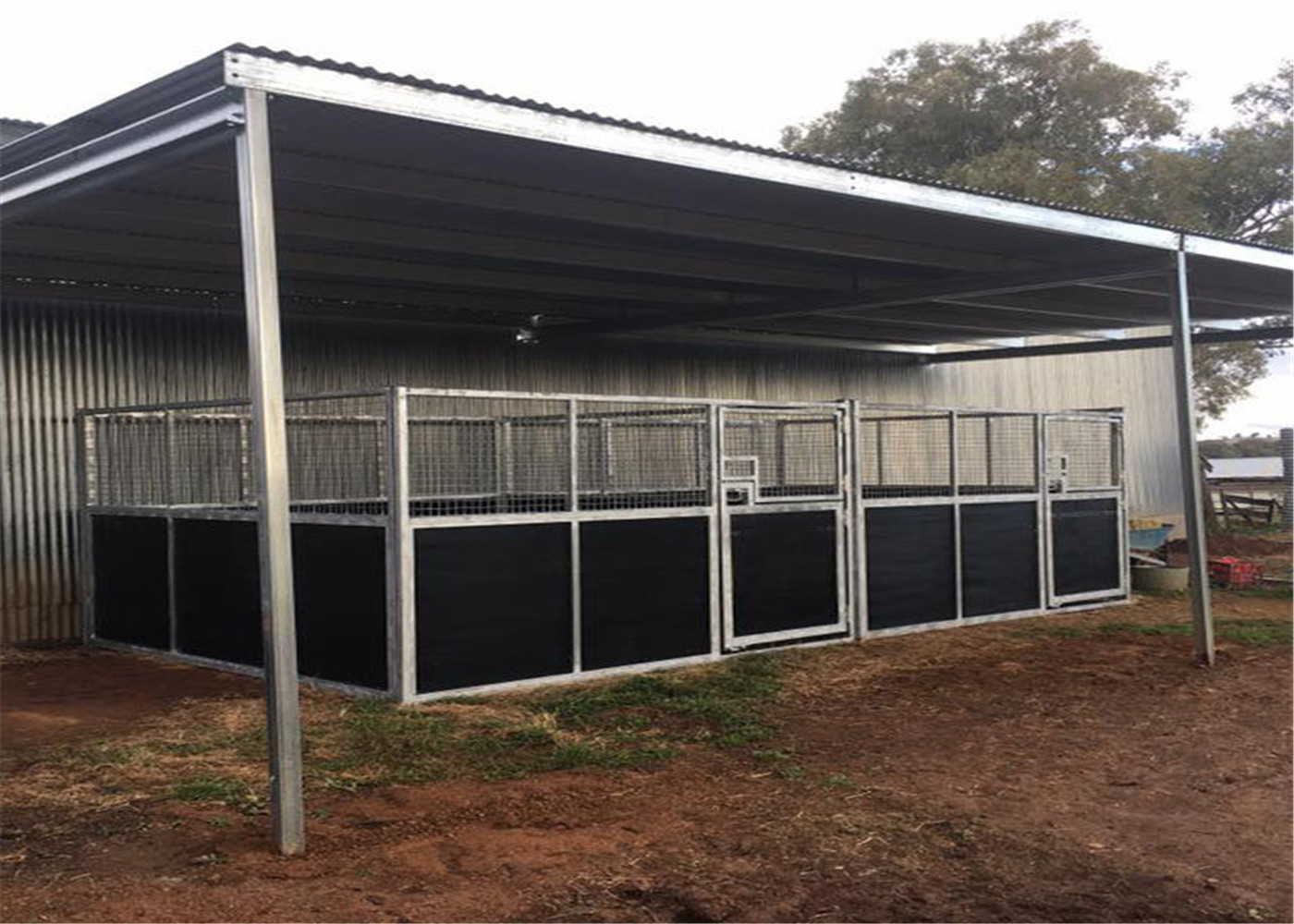 temporary horse stable with roofing 2200mm x 3600mm