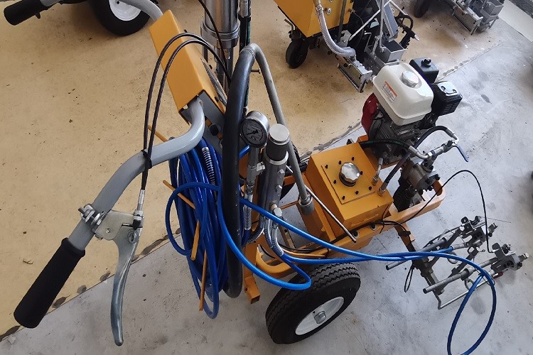 0.54 GPM Airless Line Striper Parking Lot Stripe Painting Machine 12L/Min