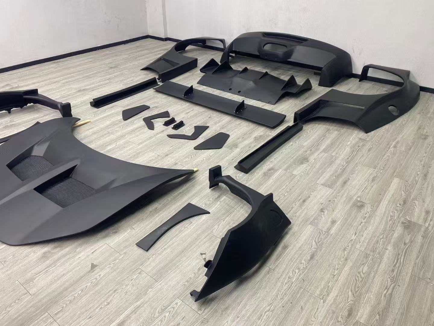 458 Ferrari Body Kit LB Style Front And Rear Bumper 2011 - 2014 Hood Spoiler For Car