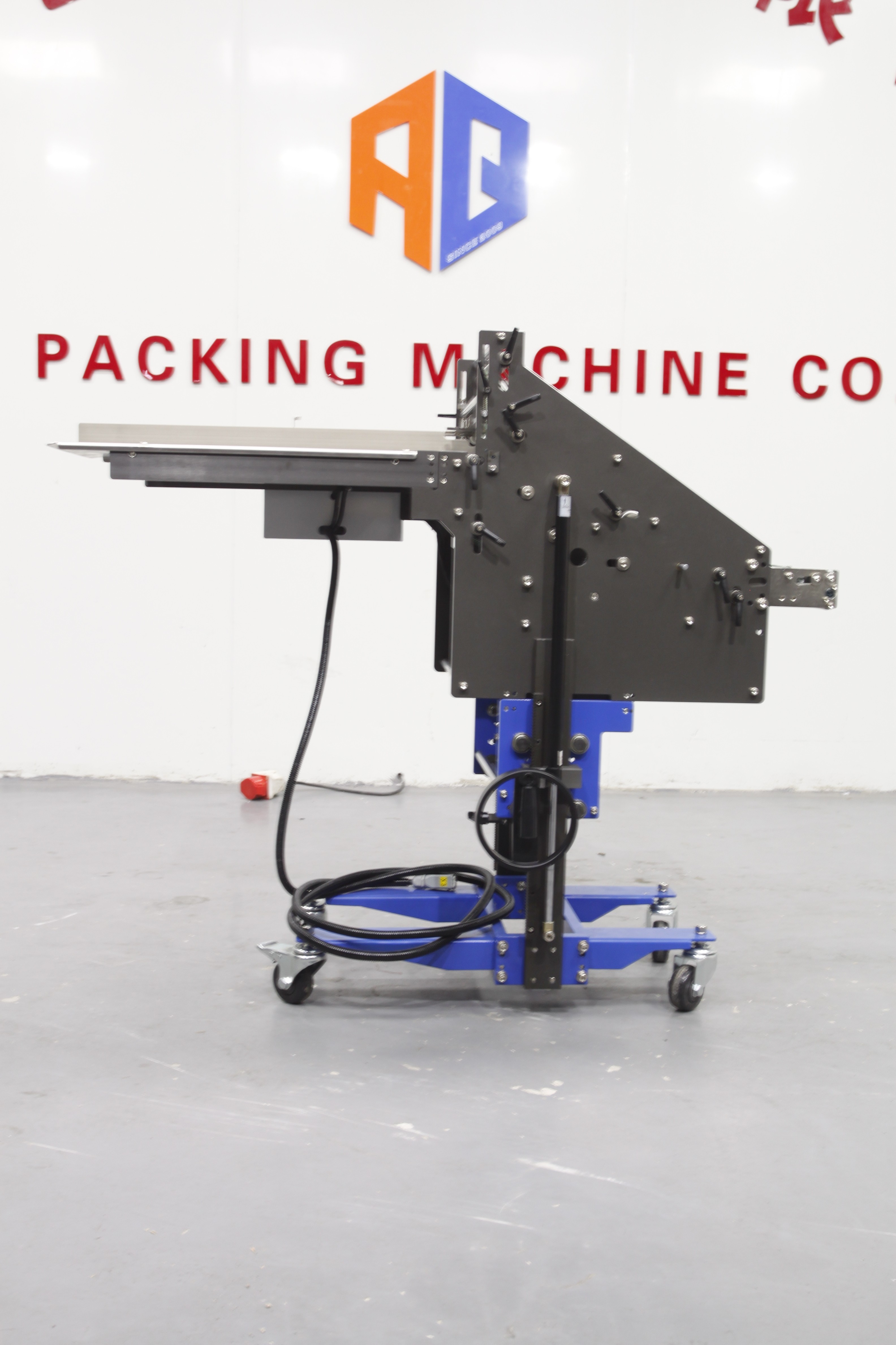 Width 320 Vertical Stacker Machine 220V 250W For Pharmaceutical Outsert Leaflet