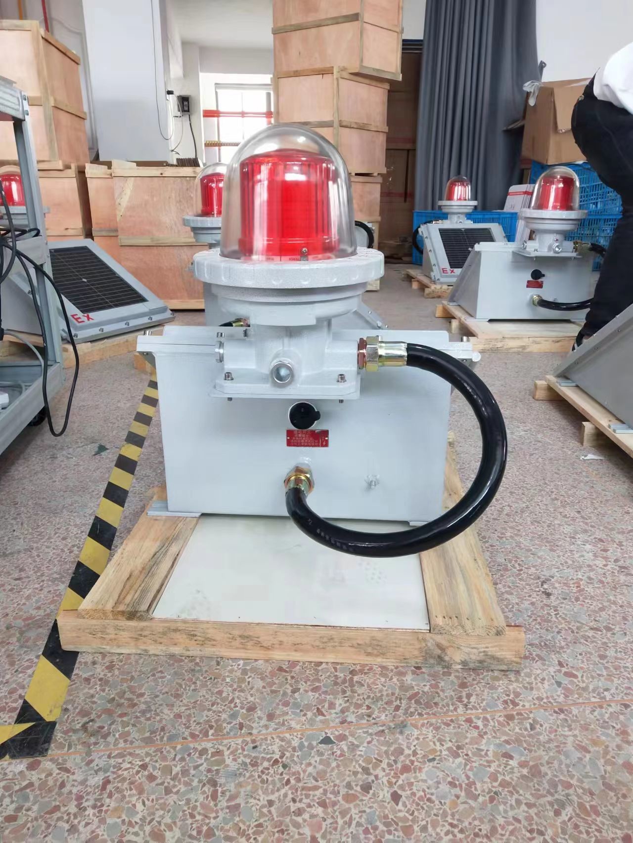 High Quality Red/Transparent 5-40w Explosion Proof Aviation Obstruction Light Aircraft Warning For Hazardous Areas Light