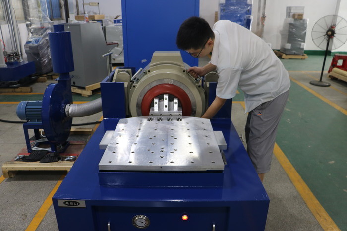 PCB Board 3000kg.F 2.0m/S Vibration Table Test Equipment Lab Testing Machine
