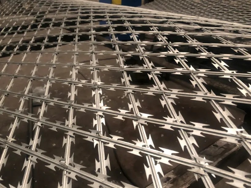 Anti Rust Galvanized Concertina Razor Barbed Wire Security Fencing