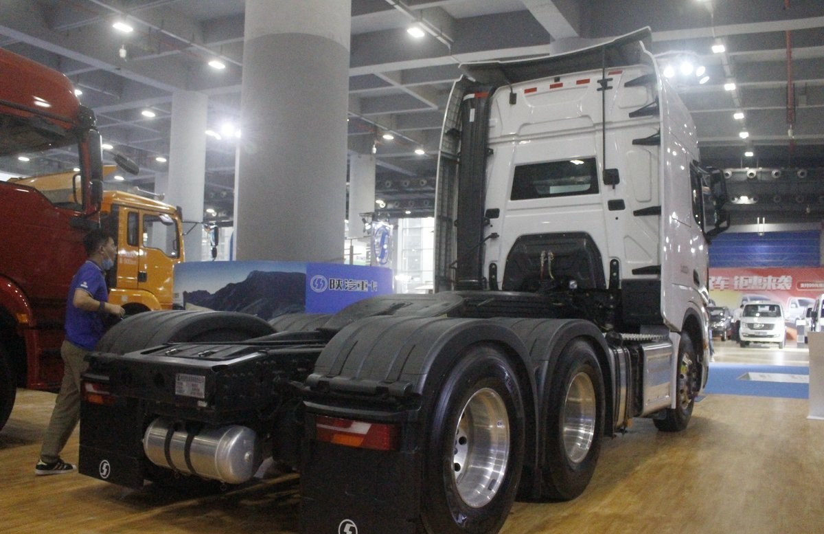 X6000 10 Wheels Euro6 530HP Diesel Engine 6x4 Tractor Unit Truck Transport