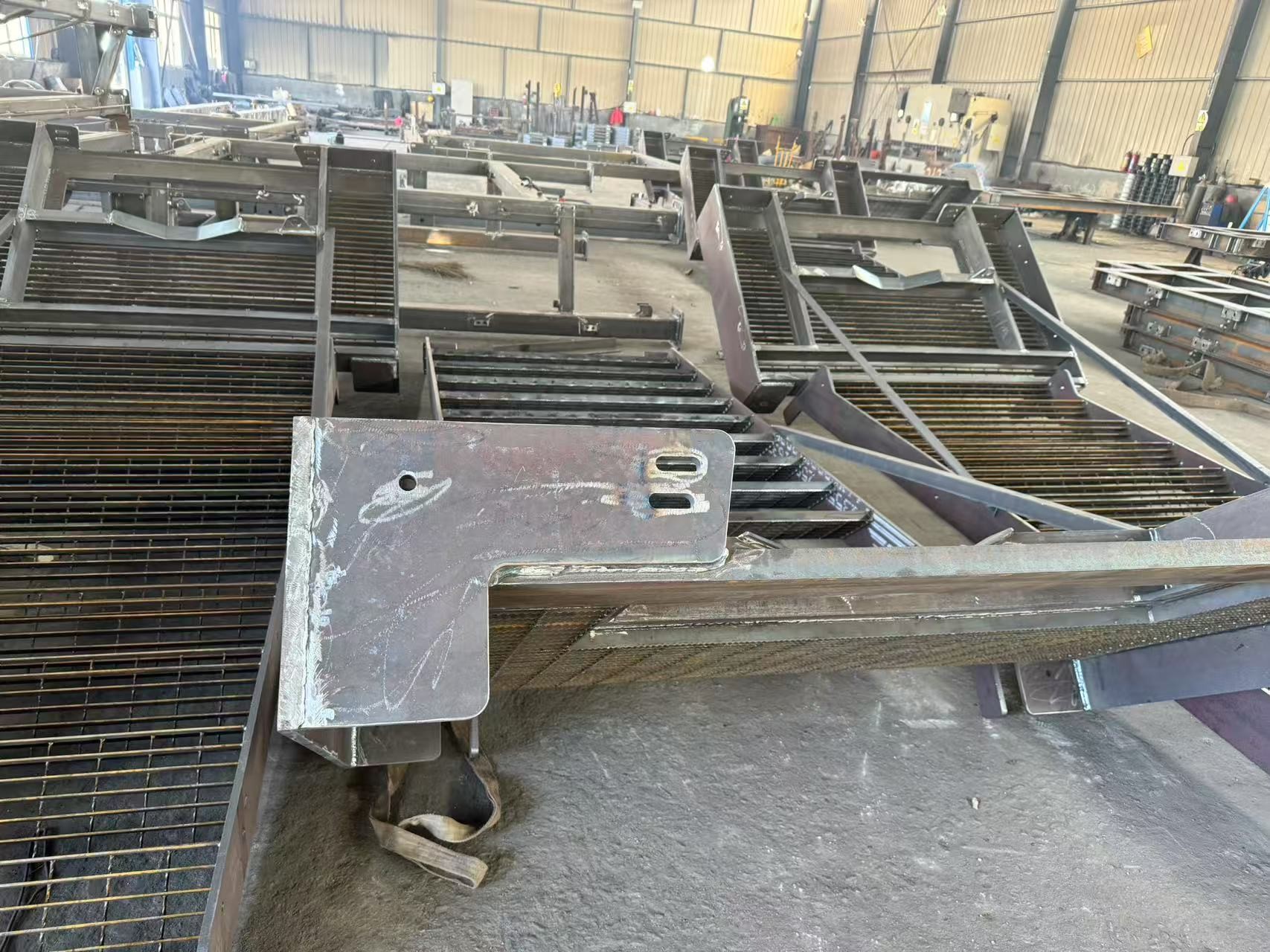 Industrial-Grade Steel Outdoor Ladders For Construction Sites Strong Durable Corrosion-Resistant Perfect Solution For Factories Warehouses