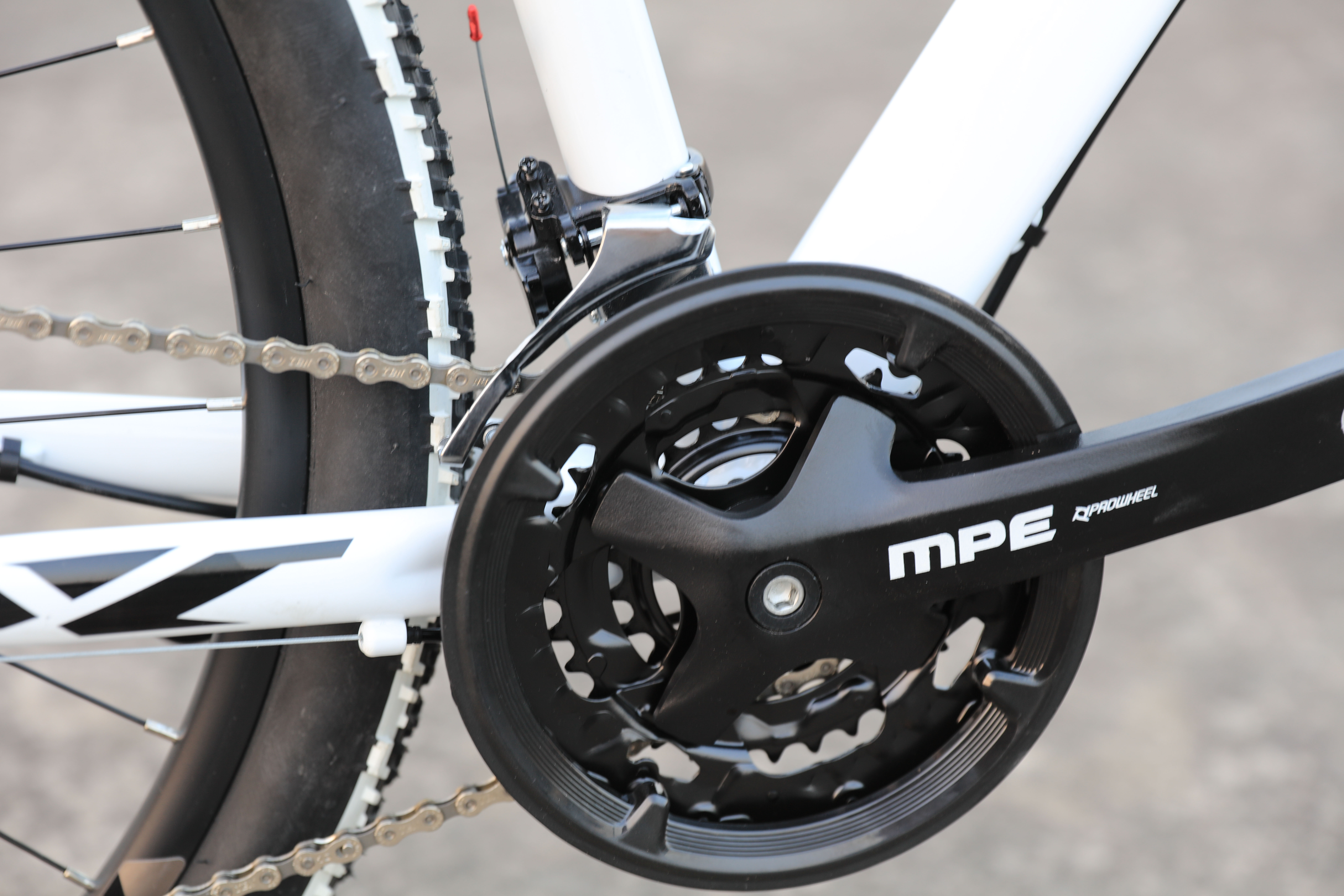 Ergonomic Saddle and Suspension Fork Equipped 27.5 Inch Aluminum Frame Mountain Bike