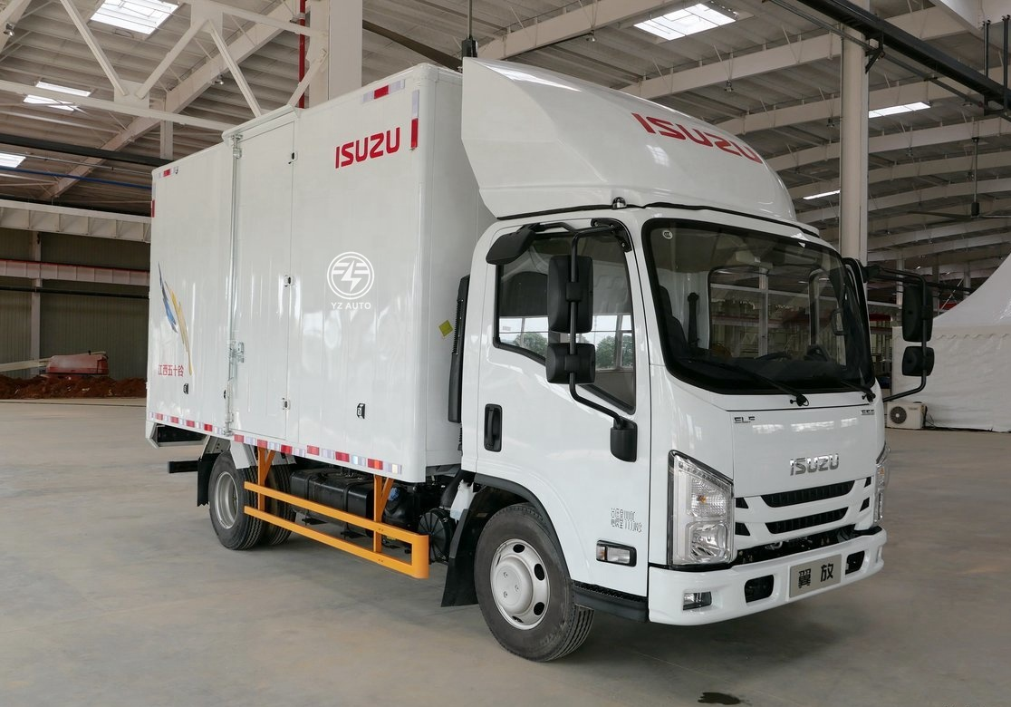 Market Segement Logistics Transportation 7t Payload Diesel Minivan with Japanese Engine